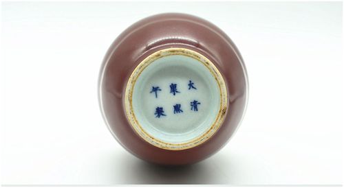 精品郎窑红长颈瓶